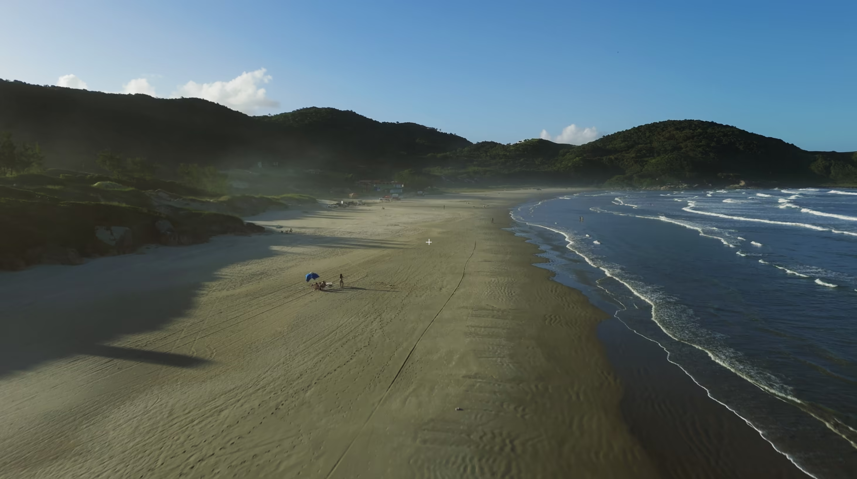 Praia do Luz - costão norte aos fundos
